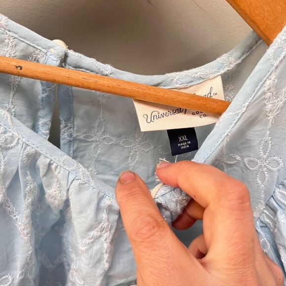 New Universal Threads Ruffled Sleeveless Blouse- Size XXL - Picture 3 of 4